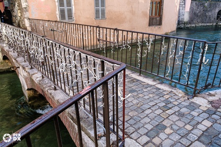 Passerelle sur le Thiou
